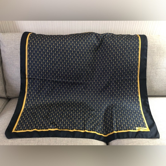 BEAUTIFUL DARK BLUE AND GOLD COLOURS PARIS EIFFEL TOWER SQUARE SCARF - Picture 1 of 9